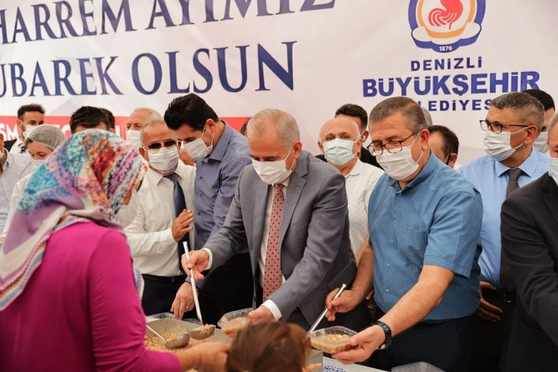 Denizlililer Büyükşehirin aşure hayrında buluştu
