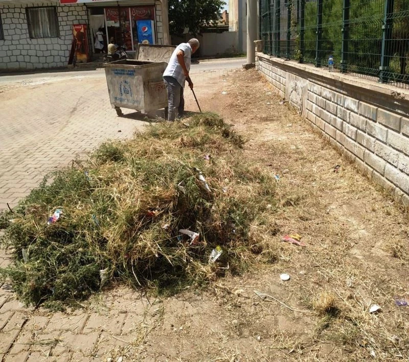 Viranşehir’de okul çevreleri temizleniyor
