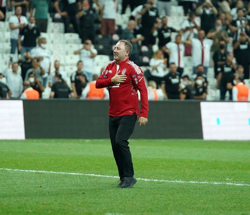 Sergen Yalçın soyunma odasından döndü
