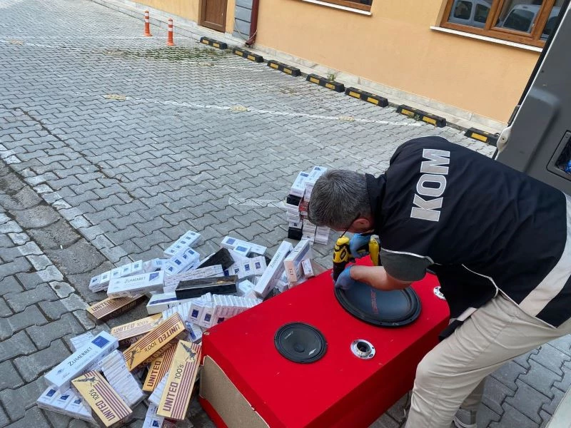 Şüphe araçta gizlenmiş 4 bin 960 paket kaçak sigara ele geçirildi
