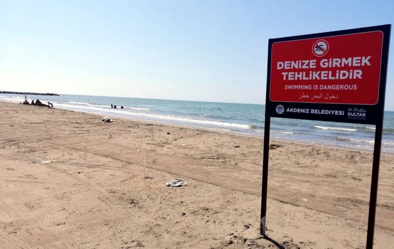 Akdeniz Belediyesinden sahillere uyarı tabelası
