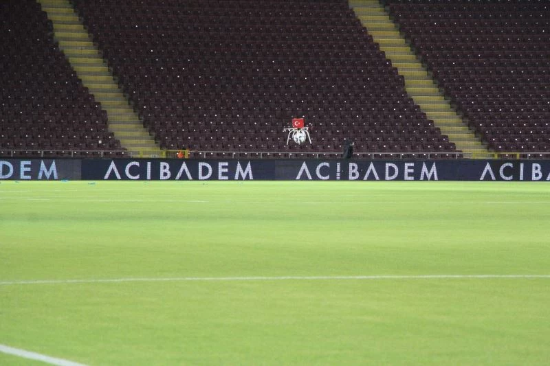 Hatay’da maç topu santra noktasına drone ile taşındı
