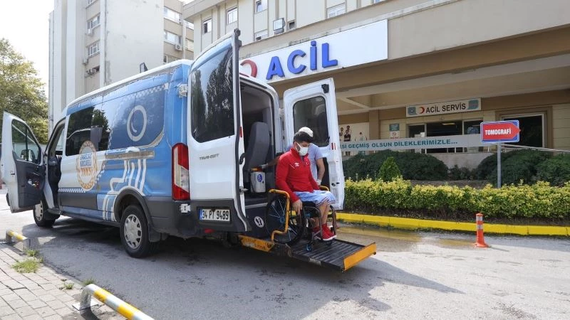 Olimpiyatlara hazırlanan milli sporcu, engelsiz taksi ise aşıya taşındı
