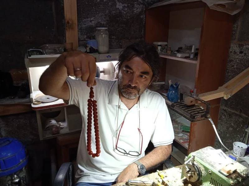 100 yıllık tesbih araba fiyatına alıcısını bekliyor
