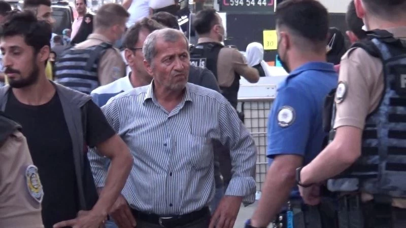 Sevgilisiyle kaçan kız ailesini görünce ortalık karıştı...Linç etmeye kalktılar
