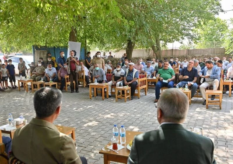 Vali Karaloğlu Güzelköy’de vatandaşlarla bir araya geldi
