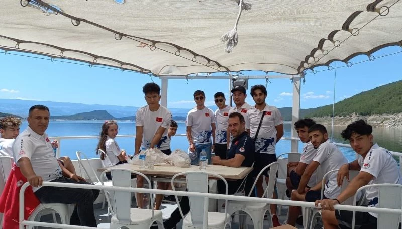 Milli sporcular Şahinkaya kanyonunda stres attı
