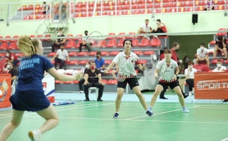 Badmintonda Türkiye’nin en iyileri Erzincan’dan çıkıyor
