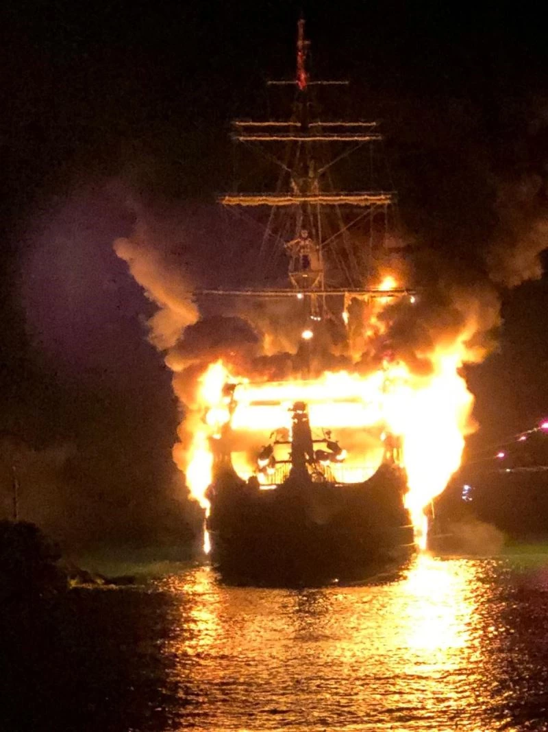 Alanya’da tur teknelerinde yangın
