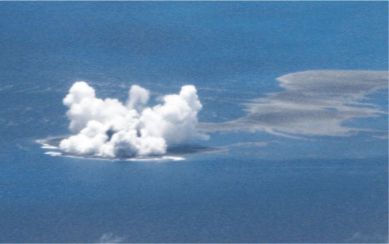 Japonya’da volkanik patlama sonrası yeni bir ada keşfedildi
