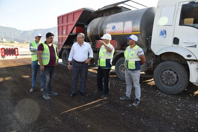 Yunusemre’de 6 sokakta sathi kaplama çalışması yapıldı
