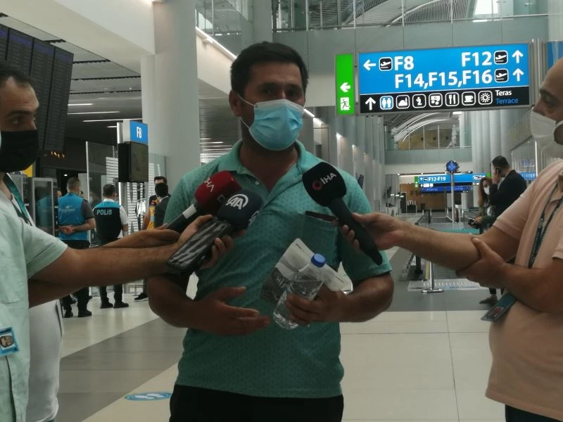 Afganistan’daki Türkler tahliye uçağıyla yurda getirildi
