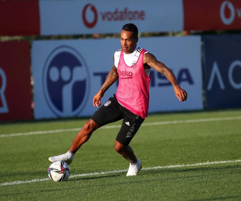 Beşiktaş’ın yeni transferleri antrenmana çıktı
