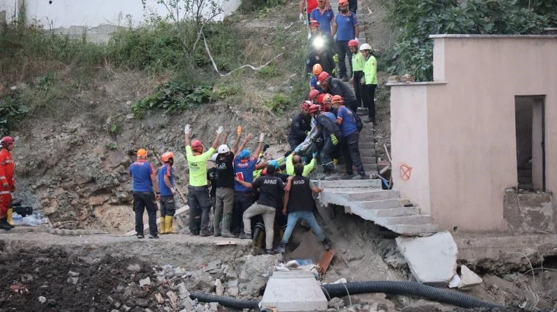 Bu apartman şimdiye kadar 9 kişiye mezar oldu, 11 kişide kayıp
