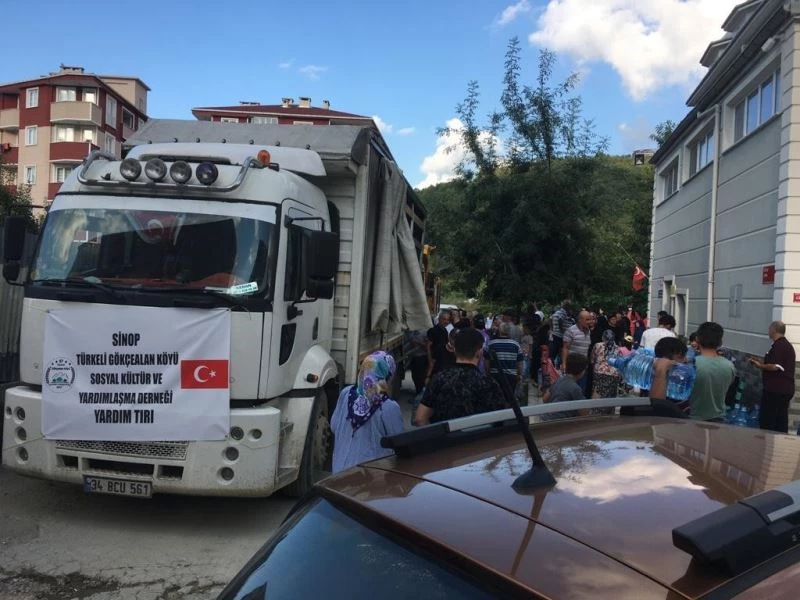 30 saatlik yolculuğun sonunda yardımlar Türkeli’ye ulaştı
