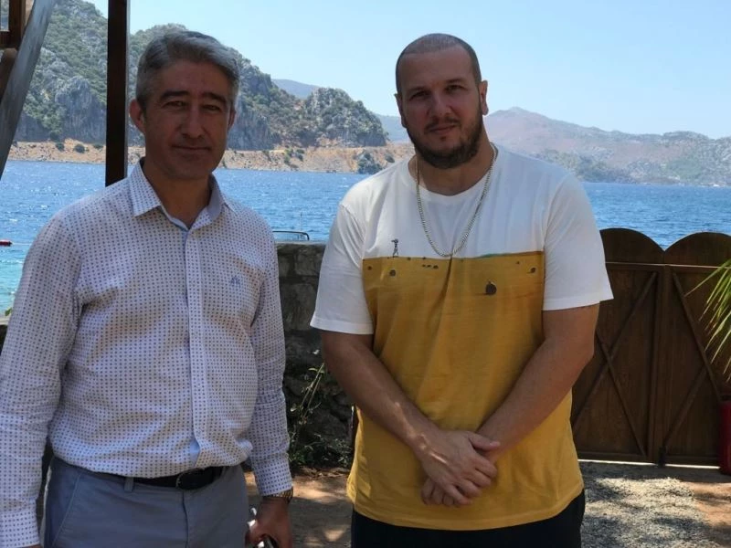 Marmaris Belediye Başkanı Oktay’dan Şahan Gökbakar’a ‘geçmiş olsun’ ziyareti
