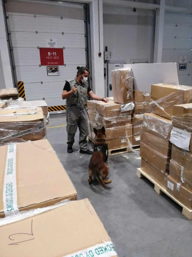 Uyuşturucu madde yapımında kullanılan 4 tonu aşkın madde ele geçirdi
