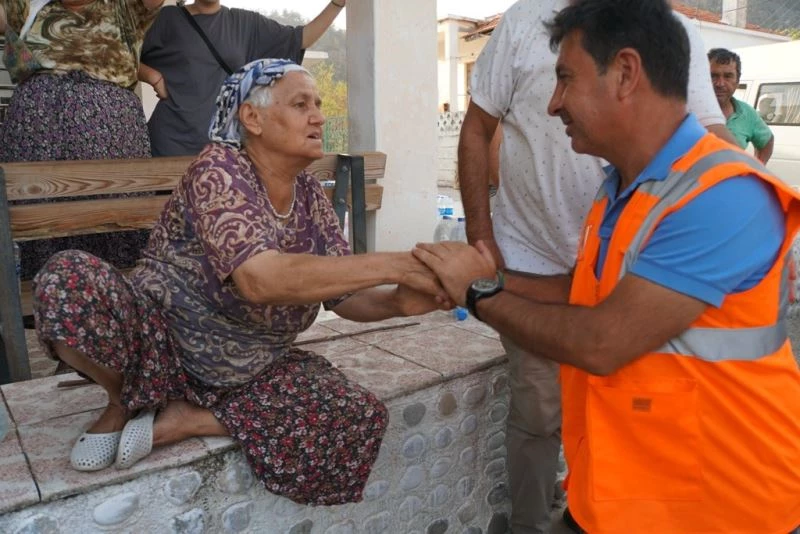 Yangından etkilenen Bodrum halkına acil ihtiyaç paketleri teslim edildi
