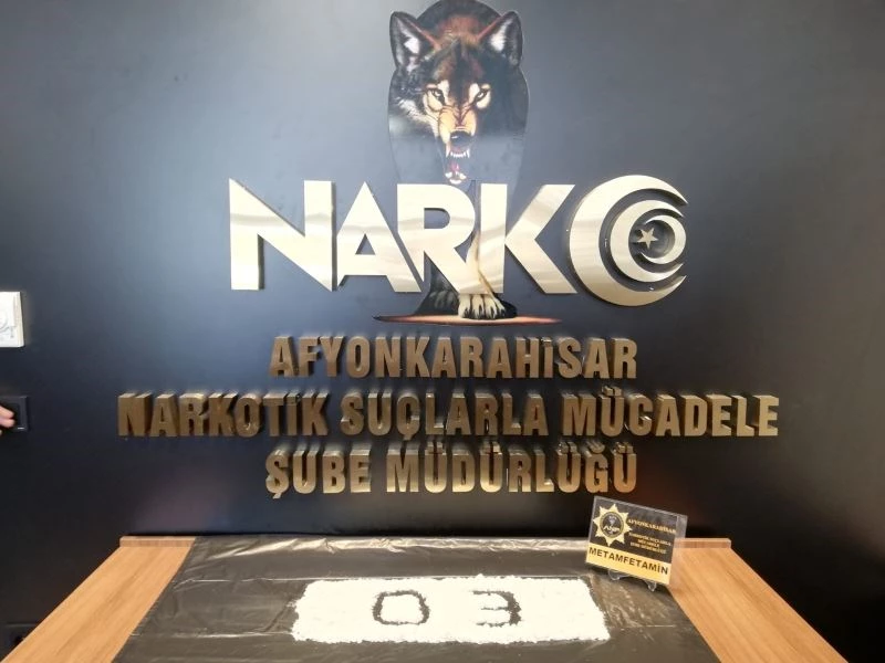 Otogarda yarım kiloya yakın metamfetamin ile yakalandılar
