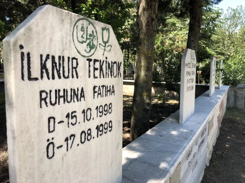 Aynı aileden 9 mezar yan yana, hepsinin ölüm tarihi aynı
