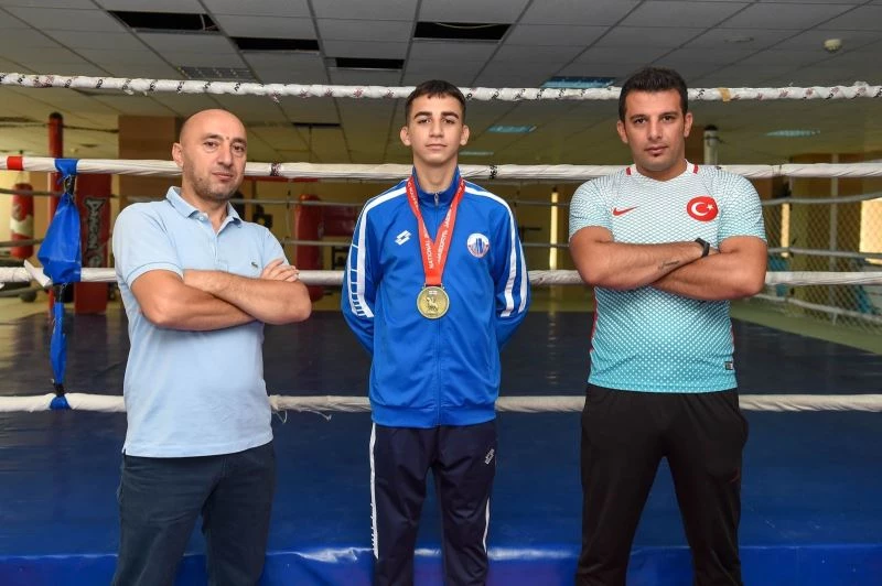 Altındağ’ın altın yumruğu
