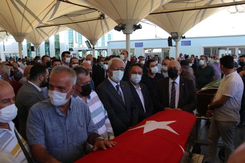 Ülkücü camianın önemli isimlerinden İsa Armağan dualarla toprağa verildi
