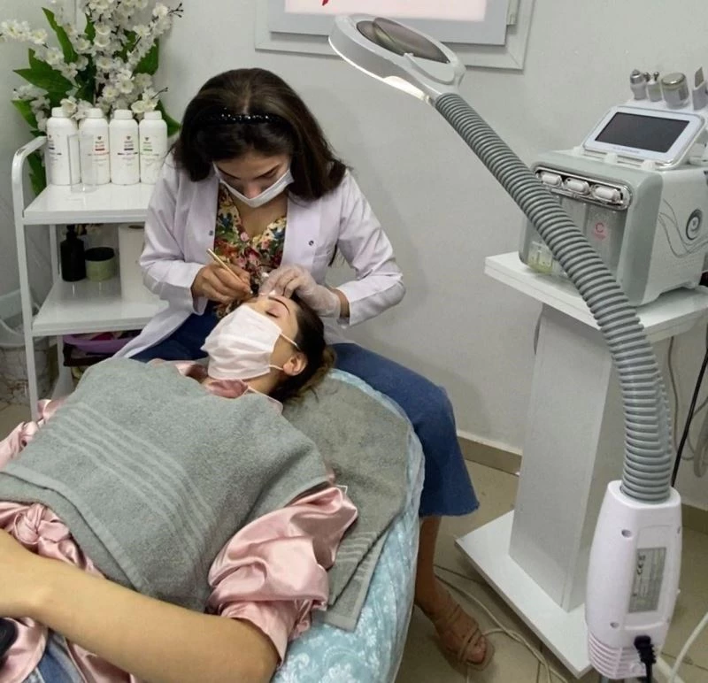 Dalmış Beauty, Da Brows Mix kıl tekniğinde etkili çözümler ortaya koyuyor
