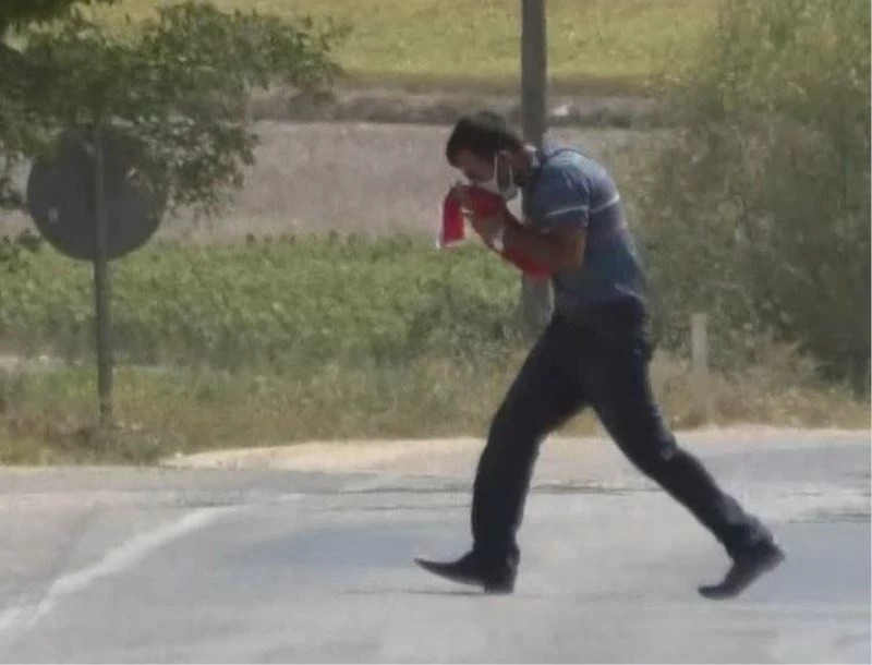 Engelli vatandaş Türk bayrağına böyle sahip çıktı
