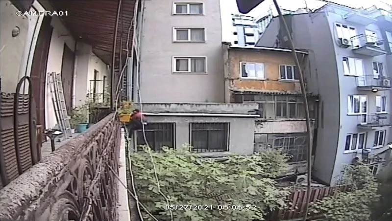 (Özel) Taksim’de akılalmaz olay: Tarihi şamdanı çalıp hurda fiyatına sattı
