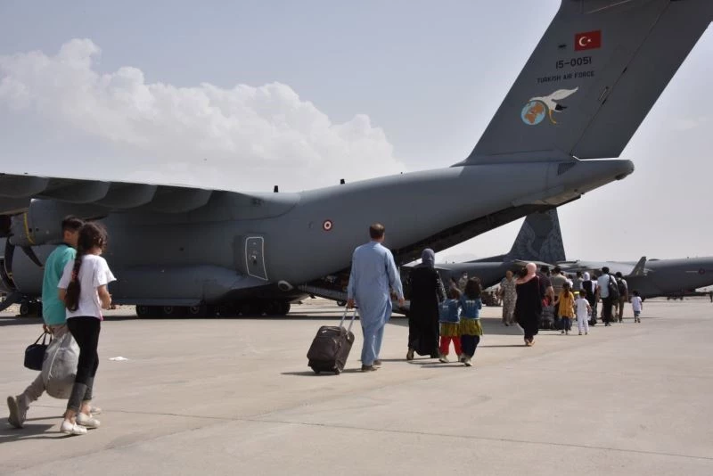 ’Koca Yusuf’ 200’ü aşkın Türk vatandaşı ile Kabil’den ayrıldı
