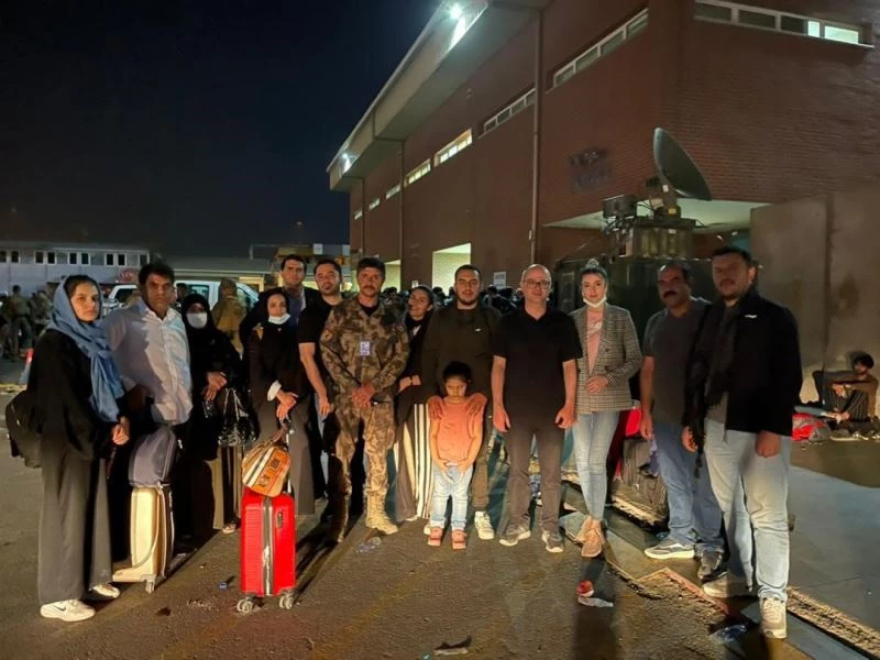 Afganistan’da mahsur kalan Bursalı hemşire Türk askerlerinin himayesi altında
