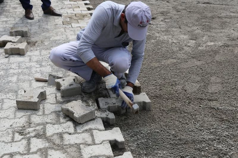 Erzincan’da tahrip olmuş yollarda asfalt yama çalışması sürüyor
