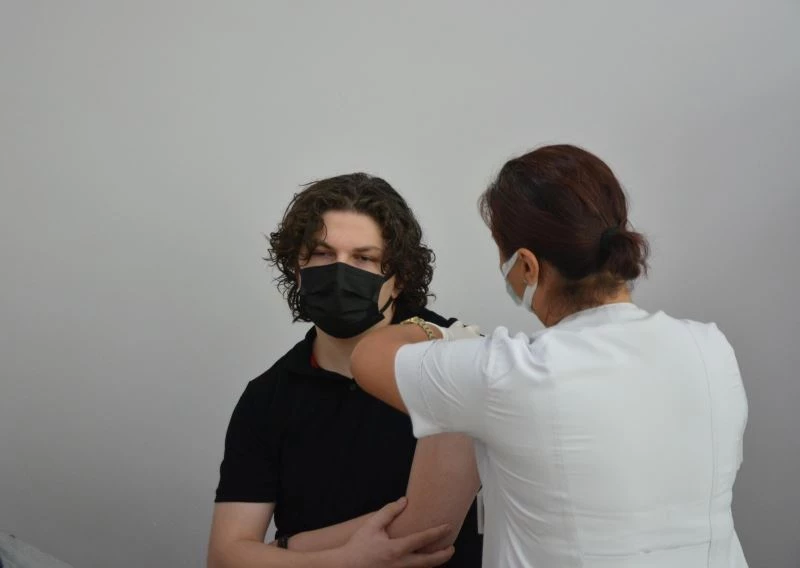 15 yaş üstü aşılamalar Bursa’da başladı
