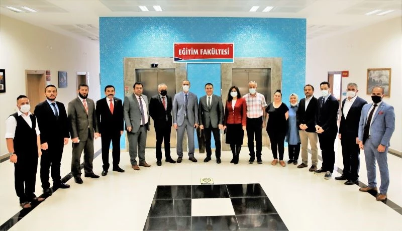 İİBF, Sağlık Bilimleri ve Eğitim Fakültesi dekanlıklarında bayrak değişimi
