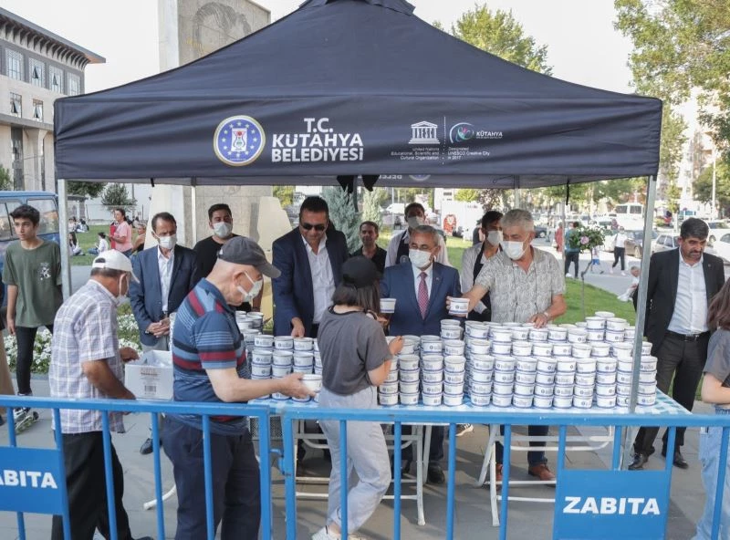 Kütahya Belediyesi’nden yaklaşık 5 bin kişiye aşure ikramı
