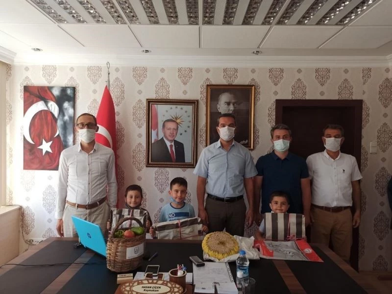 Yetiştirdikleri organik ürünler hakkında bilgi verdiler
