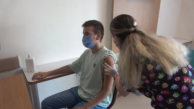 15 yaş ve üzeri aşılamaya yoğun ilgi
