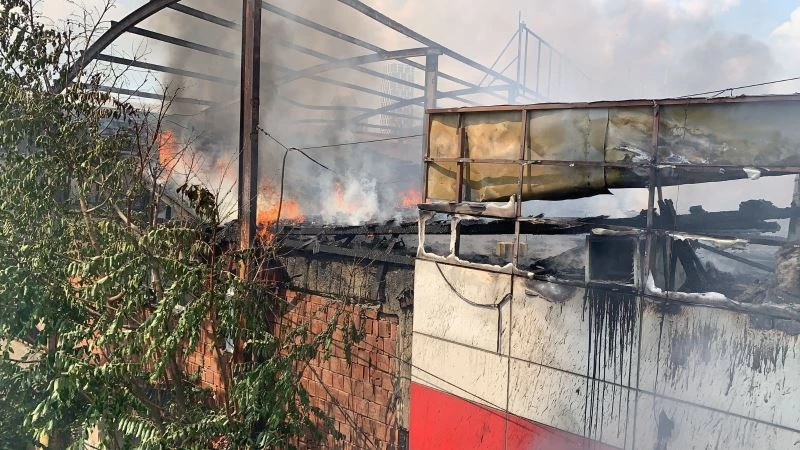Kartal’da balık restoranı alevlere teslim oldu
