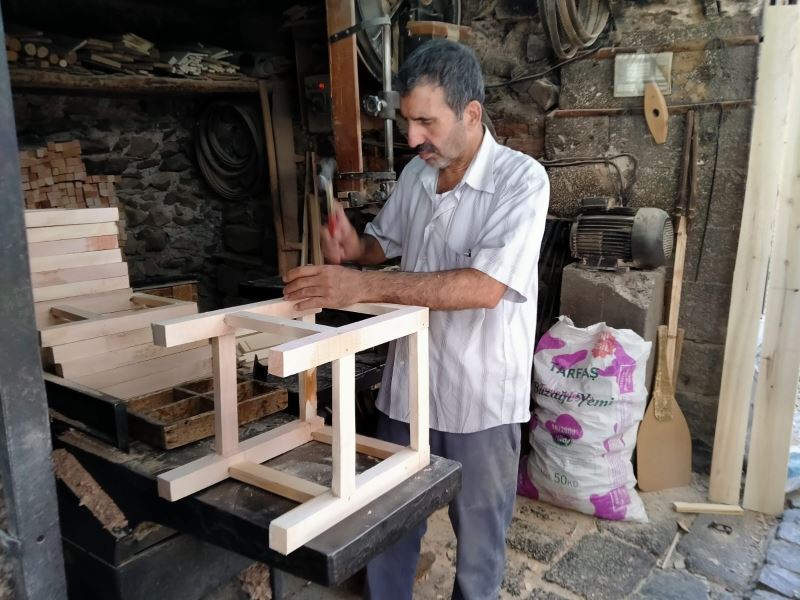 Diyarbakır’da marangoz ustasının azmi
