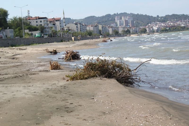 Ordu’da deniz selden aldıklarını geri verdi
