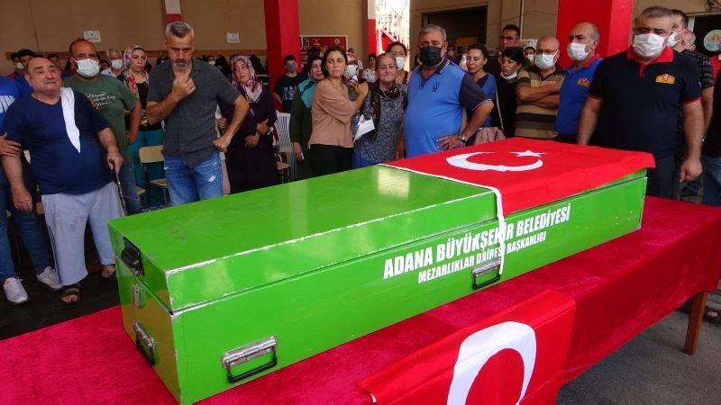 Görevi başında kalp krizi geçiren itfaiye erine gözü yaşlı veda
