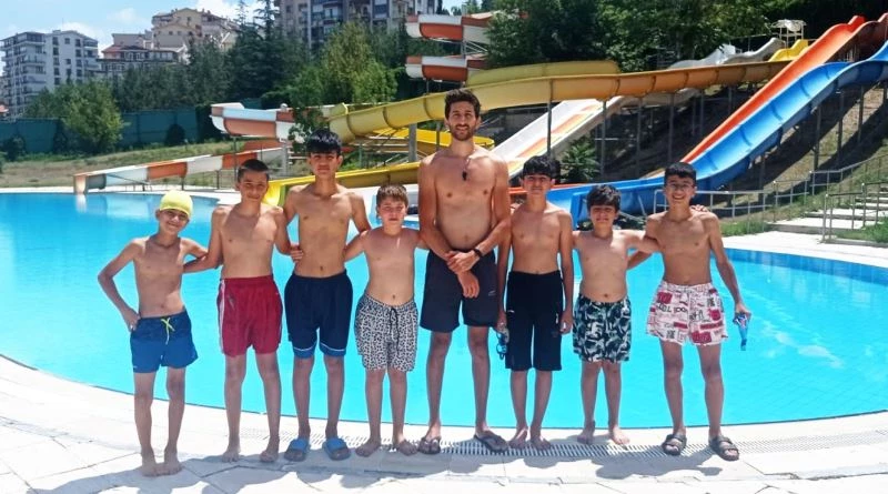 Keçiörenli minikler aqua parkta gönüllerince eğlendi
