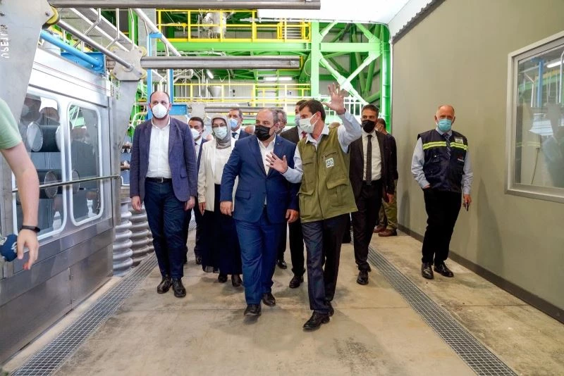 Bakan Varank, Aksa Akrilik ve DowAksa’yı ziyaret etti
