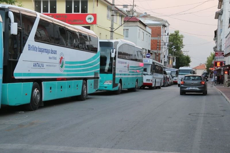 Gündoğmuş’ta ilçe merkezine yaklaşan alevler kontrol altına alındı
