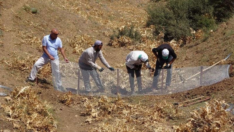 Muş’ta sel ve erozyon oluşumuna kafes tel ve çuval set önlemi
