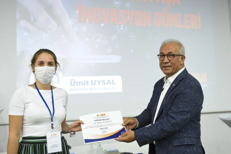 Muratpaşa ASSİM’de girişimci adayları sertifikalarını aldı
