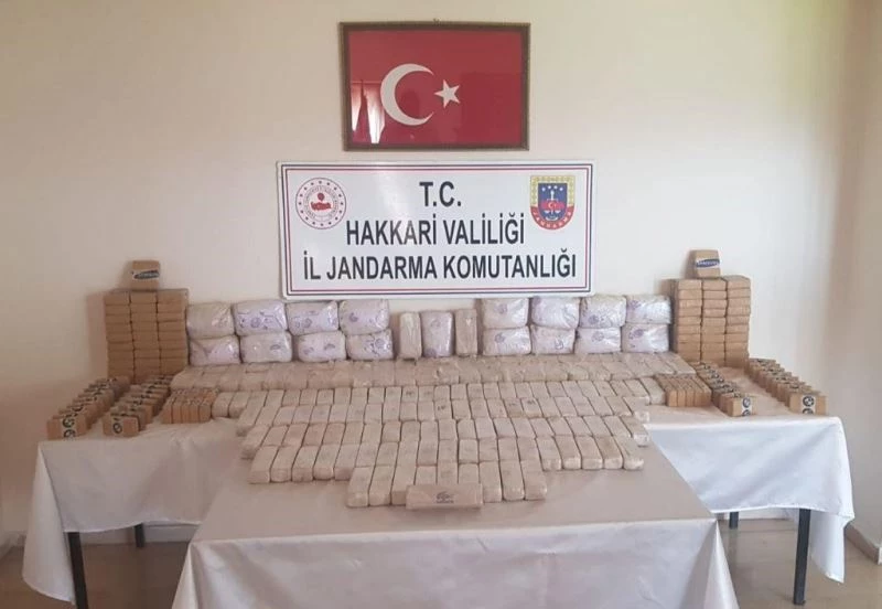 Yüksekova’da toprağa gömülü vaziyette 191 kilo eroin ele geçirildi
