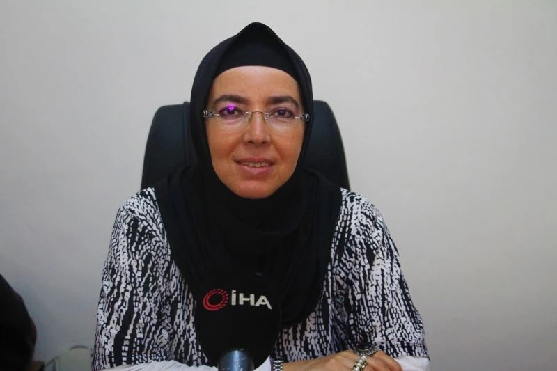 28 Şubat mağduru, Türkiye’nin ilk başörtülü Belediye Başkanı Fethiye Atlı yaşadıklarını anlatırken gözyaşlarına boğuldu
