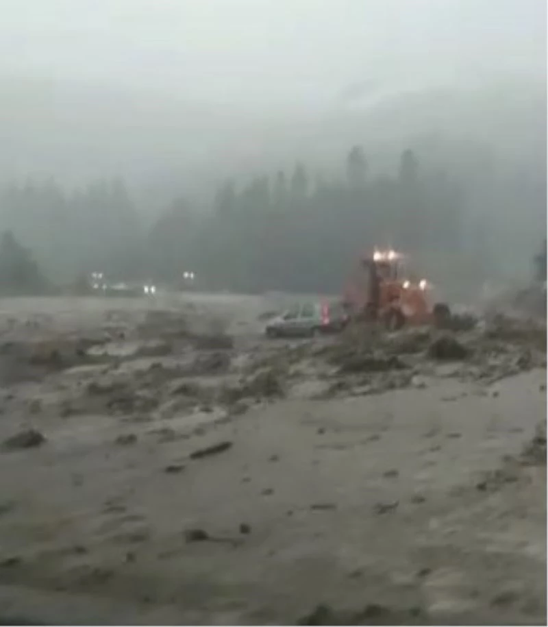 3 yaşındaki çocuğu kurtardıktan sonra sele kapılan bankacının görüntüsü ortaya çıktı
