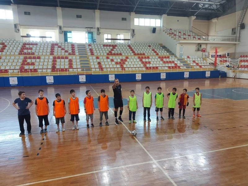 Kuran kursları arası futsalın şampiyonu Nur Camisi oldu
